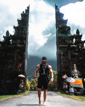 Anthony Amar Instagram - See yourself where you want to be and then be there. Don’t be in the past - BE THERE
Act like the person you want to become
——-
@balilife @balinusapenidatour #aarmy #canggu #canggucommunity #baliindonesia