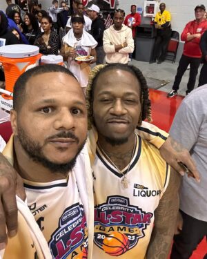 Anthony Dirrell Instagram - Fun game and the win with @stefondiggs  @trevonddiggs @19problemz @imanitrishawn @realpacman24 @gary.payton.20