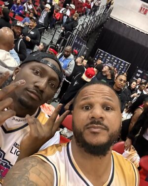 Anthony Dirrell Instagram - Fun game and the win with @stefondiggs  @trevonddiggs @19problemz @imanitrishawn @realpacman24 @gary.payton.20