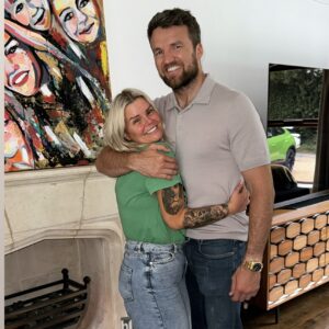 Anthony Fowler Instagram - Great to see my mate @kerrykatona7 and @ryanmahoney_7 today,  I met Kerry through @supremecbd and she absolutely loves our products 🙌🏻 she was showing me how many companies wanna work with her but she won’t as she doesn’t believe in their products 🙏🏻 #supremecbd #thebest