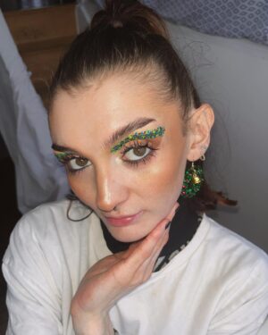 Anthony Lexa Instagram - LINK IN BIO❤️ i filmed a festive eyeliner tutorial and Q&A for my neglected Youtube channel. please go support the vid if you’re bored and fancy some long form trans gal content🥹🎄

(look was inspired by the talented @olivia__makeup  and my earrings from my boyfriend here)

#festivemakeup #graphicliner #trans