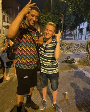 Anthony Lyricos Instagram - Quel incroyable rencontre ! 🤩 j'ai même participer à quelques chorégraphies de rap sur le prochain clip de @nasdas_officiel 😆

#lachienneté
