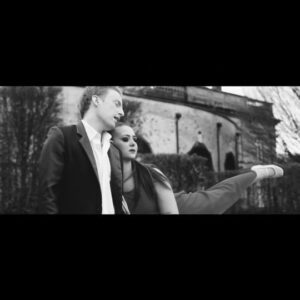 Anthony Lyricos Instagram - Je tiens à vous repartager cette chanson qui illustre parfaitement les sentiments forts dans une vie, mais aussi les moments où il y a des jours sans. Les moments où nous sommes avec nous-mêmes, loin des choses parfois superficielles de la vie, ces choses qui ne sont parfois qu'une image et qui ne sont pas forcément le reflet de la réalité. Une réalité que nous cherchons à comprendre, à appréhender, à traverser avec courage et sagesse. Une réalité faite de hauts et de bas, de rires et de larmes, mais qui nous façonne et nous rend plus forts. Une réalité où nous pouvons trouver la beauté même dans les moments les plus sombres.

Cette chanson est sublimée par une réalisation artistique vidéo avec l'excellent professionnalisme de l'équipe @ohxigenes @ohxigenesstudio . Leur talent et leur passion pour l'art visuel ont donné vie à cette musique de manière captivante et émouvante. Chaque image, chaque plan, est soigneusement pensé pour exprimer la profondeur des émotions véhiculées par la chanson.