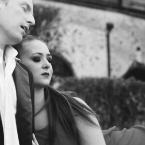 Anthony Lyricos Instagram - J'ai le plaisir de vous présenter la sortie de mon clip fait avec beaucoup de passion et de coeur, une chanson touchante, 
en ce 14 Février 💘 

" Des jours sans 

🎥 Direction Artistique / Réalisation images : @ohxigenes @ohxigenesstudio 

💃Danseuse professionnelle :  @selena.d_dancer