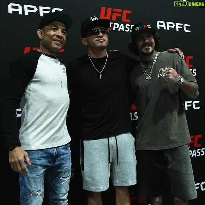 Anthony Pettis - 4.1K Likes - Chilling with a couple legends 👊🏽 #APFC11 #FightFiesta