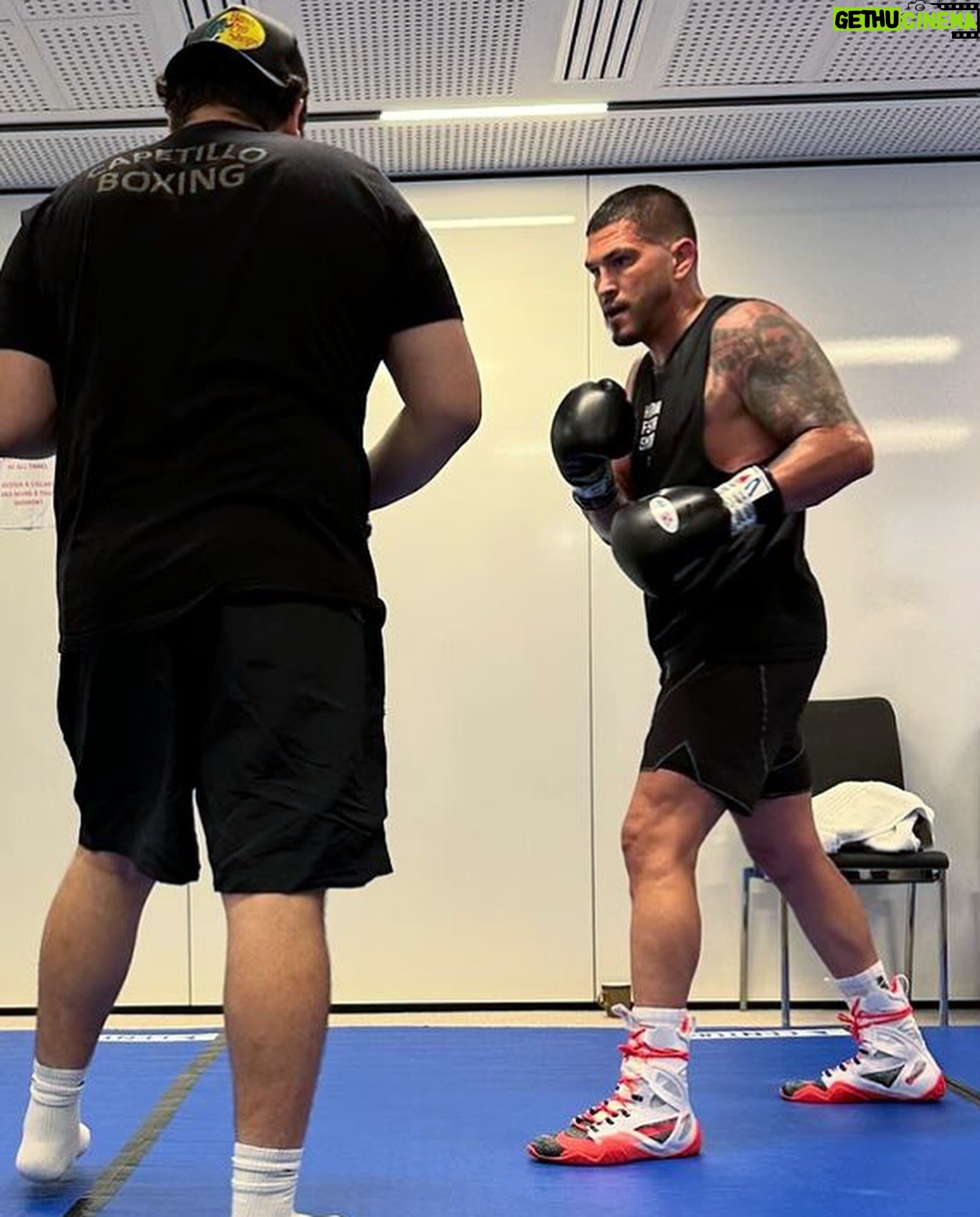 Anthony Pettis - 2K Likes - Not to be missed 🥊
@chrisavila209 and @showtimepettis go toe-to-toe on the #DiazMasvidal undercard on July 6.
Get your #DiazMasvidal tickets now, and don’t miss a second of the action (🎟️ at the link in bio).
#NateDiaz #JorgeMasvidal #Fight #LA #Boxing