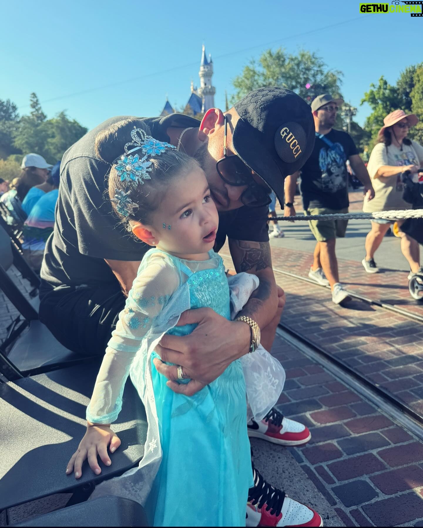 Anthony Pettis - 2.2K Likes - Happy 3rd Birthday princess 👑 🎂🎉 #itzcalisolpettis
