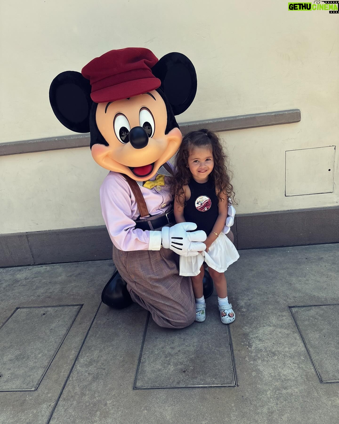 Anthony Pettis - 2.2K Likes - Happy 3rd Birthday princess 👑 🎂🎉 #itzcalisolpettis