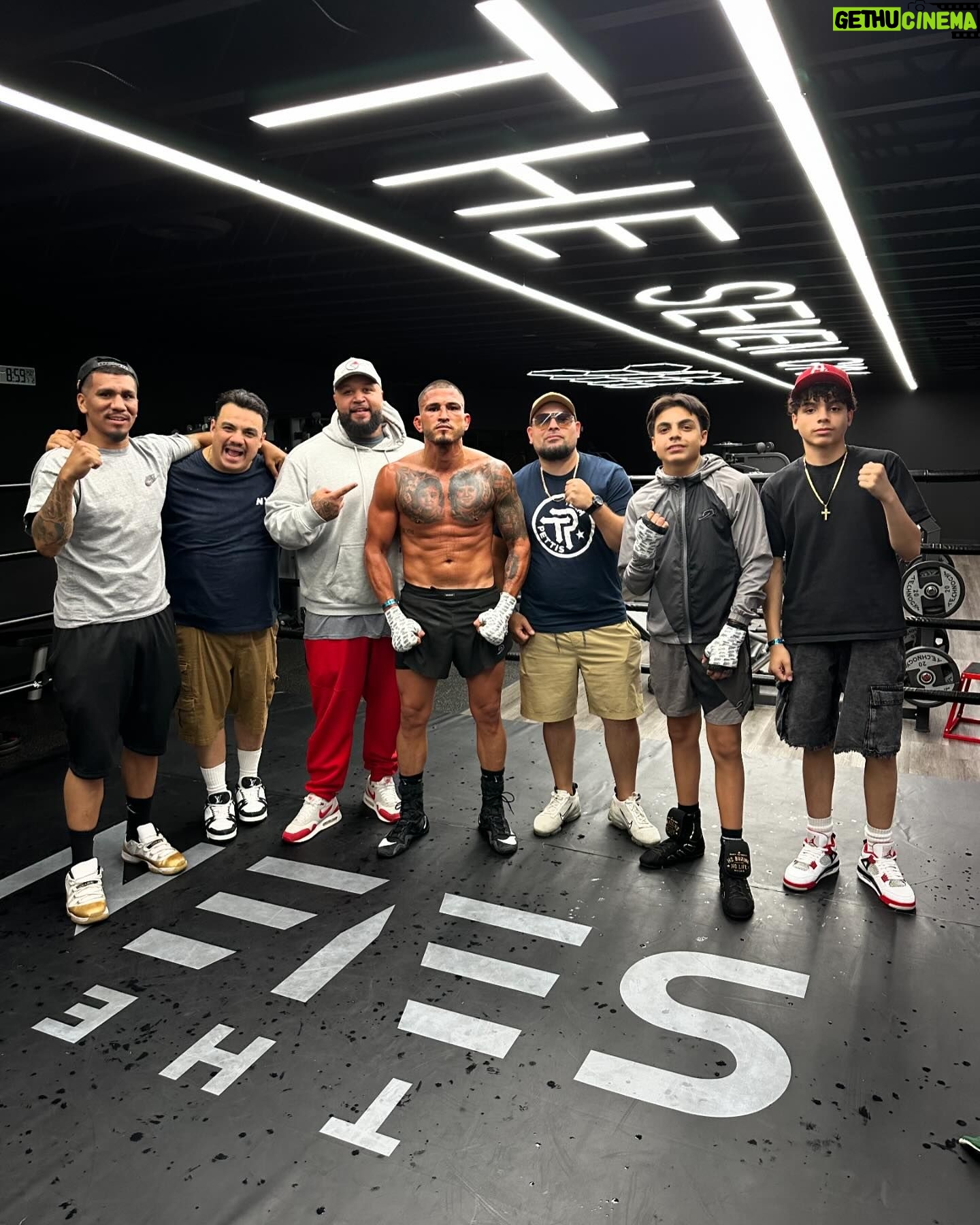 Anthony Pettis - 5.4K Likes - Levels to this shit!! 🎥⌚️ #knockoutcoming #teampettis