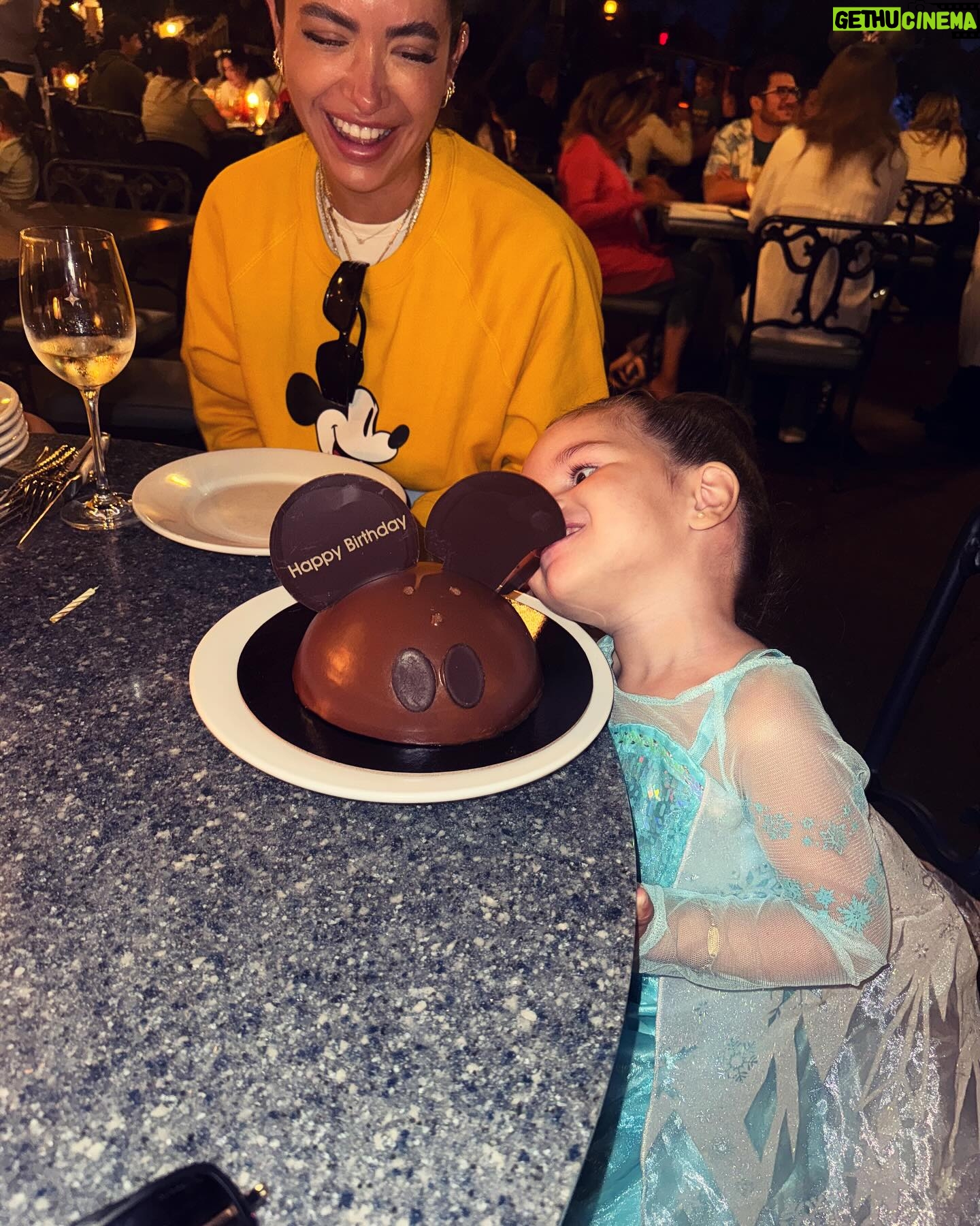 Anthony Pettis - 2.2K Likes - Happy 3rd Birthday princess 👑 🎂🎉 #itzcalisolpettis