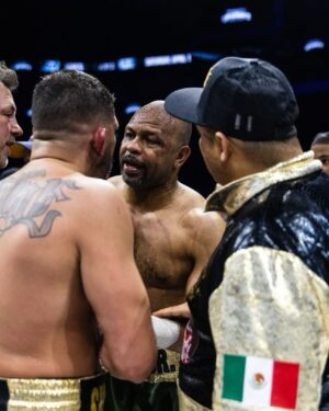 Anthony Pettis Instagram - Last night really happened!! 🤯

Defeating the legend Roy Jones Jr in my pro boxing debut in front of my hometown is something out of my deepest dreams. Thank you Milwaukee!! Thank you Gamebred !! Thank you to my coaches!! And thank you Roy Jones for stepping in there with me!! 🙏🙏