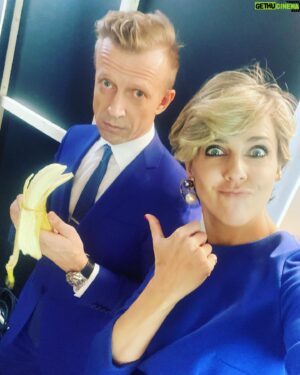 Anton Komolov Instagram - I’m Blue Da Ba Dee🍌 Или придумайте своё название:))) @antonkomolov @olgashelest #indahouse