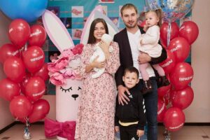 Anton Shipulin Instagram - Состояние абсолютного счастья! Добро пожаловать домой, сын! ❤️

Благодарю коллектив «Парацельса» @clinica_paracels, который помог нашему сыну появиться на свет. Вы большие профессионалы своего дела.

Быть отцом — непередаваемо крутое чувство, скажу я вам, а быть многодетным отцом — просто фантастика. Надеюсь, нам удастся вырастить наших детей добрыми, отзывчивыми, честными и справедливыми! Уверен, с тобой @shipulina_luiza все получится!