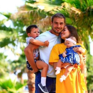 Anton Shipulin Instagram - Сегодня день рождения у замечательного человека...
Любящей жены!
Прекрасной мамы!
Самой красивой женщины!
С днем рождения любимая @shipulina_luiza ! ❤❤❤