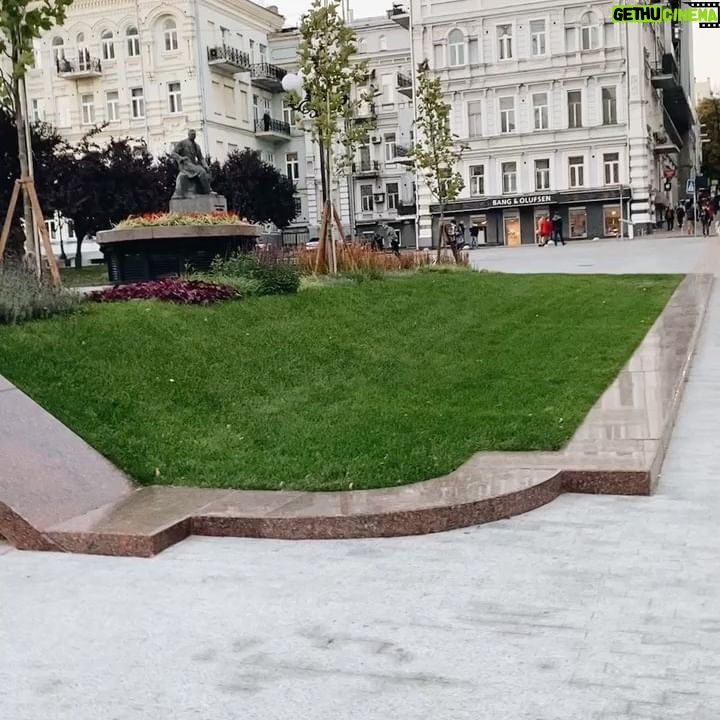Anton Wellboy - 1.5K Likes - Шось на креативному з @a.wellboy 🤪
Гортайте 😅🫰🏻
