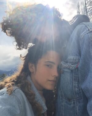 Antonella Ferrari Instagram - Un ańo y un día de chkens legales 🐥🌟💫✨🌲🐿🍀💐🌸🌲💍💍💍