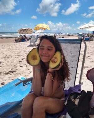 Antonella Ferrari Instagram - QUIEN NO SE SACARÍA UNA FOTO CON ESTA PALTA QUE TIRE LA PRIMERA PIEDRA.  #quetansinfiltro #paltateamo #enmisalsa