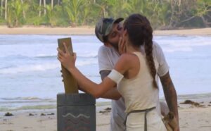 Antonin Portal Instagram - 🏆 Les Apprentis Aventuriers 6
Ouiiiii… On l’a fait! On a gagné ce trophée tant convoité. Après des jours de survie dans la jungle hostile des Philippines. Après de nombreuses épreuves sportives et physiques. Nous sommes allé au delà de ce que nous pensions possible. On a dépassé nos limites, on est sorti de notre zone de confort, on a vaincu nos peurs, on a appris à s’écouter et à avancer ensemble à l’unisson, on a poussé notre corps toujours plus loin dans la faim et dans la fatigue. On est allé au bout de nous même.
On a réalisé que le mental est une force incroyable qui pousse au dépassement de soi. Croyez en vous. Souvent. Tout le temps. Toujours. 
L’esprit pousse tellement le corps. Vous êtes capable de réaliser des choses que vous ne soupçonnez même pas!
Nous sommes si fiers et heureux de partager cette victoire avec vous. Avec nos amis et famille. Avec nos communautés. Avec vous tous ici. Vous qui nous avez accompagné et soutenu tout le long de cette aventure. Merci pour tout.
Nous sommes si reconnaissants d’avoir pu participer à cette émission exceptionnelle et hors du commun. Un grand merci à la chaîne de diffusion @w9officiel à l’équipe de production @banijayfrance @florencefayard @bengiaz @ceciletinmar au présentateur @laurentmaistret aux journalistes @melissa_fnl @maydlne @auderdl aux autres aventuriers évidemment, à notre nounou @mynameischarlyy et à toutes les personnes qui ont rendu possible cette expérience que nous ne pouvons mentionner mais qui se reconnaîtront. Bravo à vous. À jamais dans nos cœurs et nos mémoires.
Barbara & Antonin