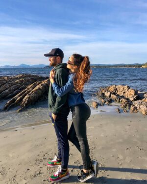 Antonin Portal Instagram - 𝐄𝐥𝐥𝐞..❤️
Une femme a besoin d’un homme qui la protège comme sa fille, qui l’aime comme sa femme et qui la respecte comme sa mère. 

#love #amour #thekooples #couplegoals
