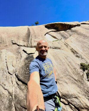 Antonio Lobato Instagram - Adoro la montaña y la magia de La Pedriza. El sitio de mi recreo cuando no hay carreras. Mañana le seré infiel con un proyecto más intenso… #climb #escalada
