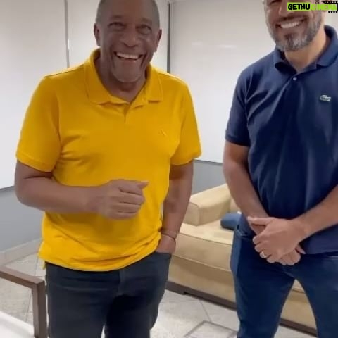 Antônio Rogério Nogueira - 201 Likes - O dia que recebi esse recado do @geraldoarufino eu não imaginava o quão apaixonado ele é pelas mulheres.
Depois quando estivemos juntos e tive o prazer de conhecer a @marlenerufino entendi que o Geraldo é o tipo de pessoa que entende que um homem de sucesso precisa de uma mulher forte e corajosa.
O meu papel como mentora de mulheres, é levantar mulheres empresárias para que elas fortalecidas consigam mudar todo o ecossistema do seu lar, afinal: nenhum sucesso justifica o fracasso do lar.
Continua comigo e juntas trilharemos no seu caminho de realização profissional com o seu negócio, conciliando com o que é mais importante para você: você é a sua família.
💝