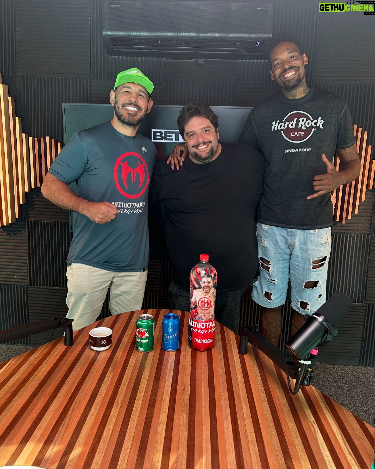 Antônio Rogério Nogueira - 347 Likes - 🌟 Não perca! No episódio mais recente do Tourocast, tivemos a honra de conversar com Lucas Bebê, ex-jogador da NBA 🇧🇷🏀. Ele compartilhou histórias incríveis sobre sua trajetória desde o basquete brasileiro até a elite da NBA. 🚀✨
Quer saber como foi essa jornada? 🎙️🔥 Acesse o Tourocast agora e confira! Link na bio. 😉
#Tourocast #LucasBebê #NBA #Basquete #Podcast #Inspiração #Esporte #BrasilNaNBA