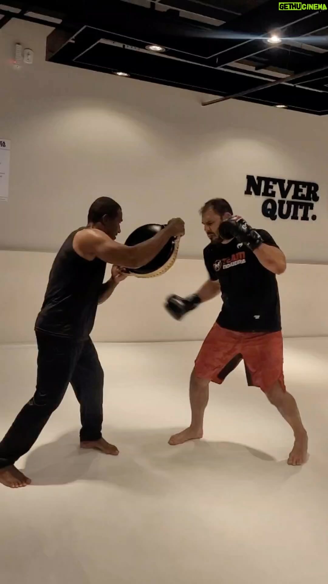 Antônio Rogério Nogueira - 190 Likes - Vamos com tudo galera .
Aquele treinão de boxe com muita energia com o professor @janjaoborges @minotauroenergy