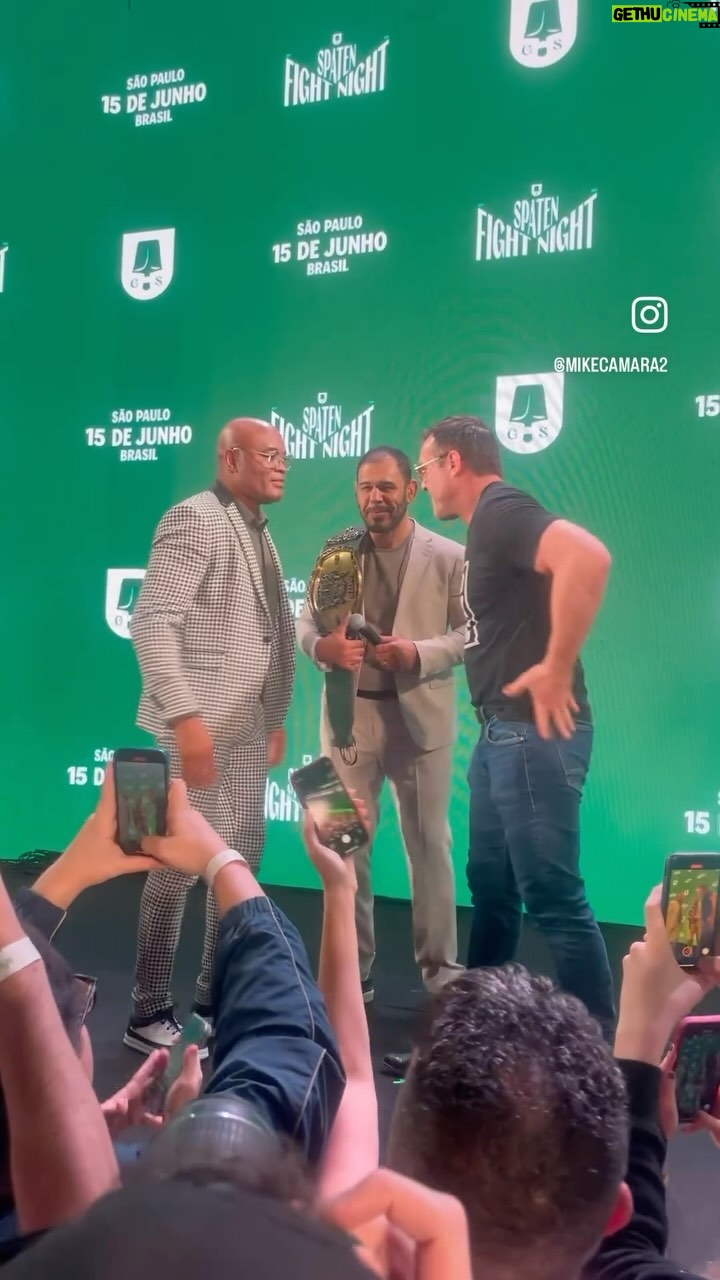 Antônio Rogério Nogueira - 1K Likes - Hoje eu estive a honra de estar na apresentação desse card fantástico do novo evento da @spaten_br .
E teve adrenalina, a emoção estava alta, foi o dia que rolou as encaradas pre evento, o clima esquentou e eu ja sentir aquela adrenalina de luta, bateu saudade.
A trilogia do @spiderandersonsilva vs Somen bateu saudade.
Destaque para a luta do @hebertwilianboxe e @esquivafalcao que para mim promete demais, os dois medalhistas olímpicos se enfrentam no Brasil, atletas trocaram muitas provocações , com certeza vai ser um lutão .
O filho do Anderson @kalylsilva no mesmo card do pai achei sensacional.
A multicampeã @biamesquitajj fazendo uma luta profissional de MMA contra uma adversária duríssima.
Esse evento promete demais .
Vai rolar a disputa de um lindo cinturão .