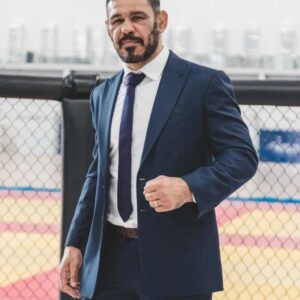 Antônio Rogério Nogueira Instagram - Prepare-se para a batalha com confiança.
 
Lute com coragem e vença com honra.
 
Na vida, é a determinação que nos guia e a resiliência que nos fortalece. 

Com foco e coragem, você pode transformar qualquer objetivo em realidade.
 
#minotouro #força #resiliência #coragem #mma #determinação #altaperformance