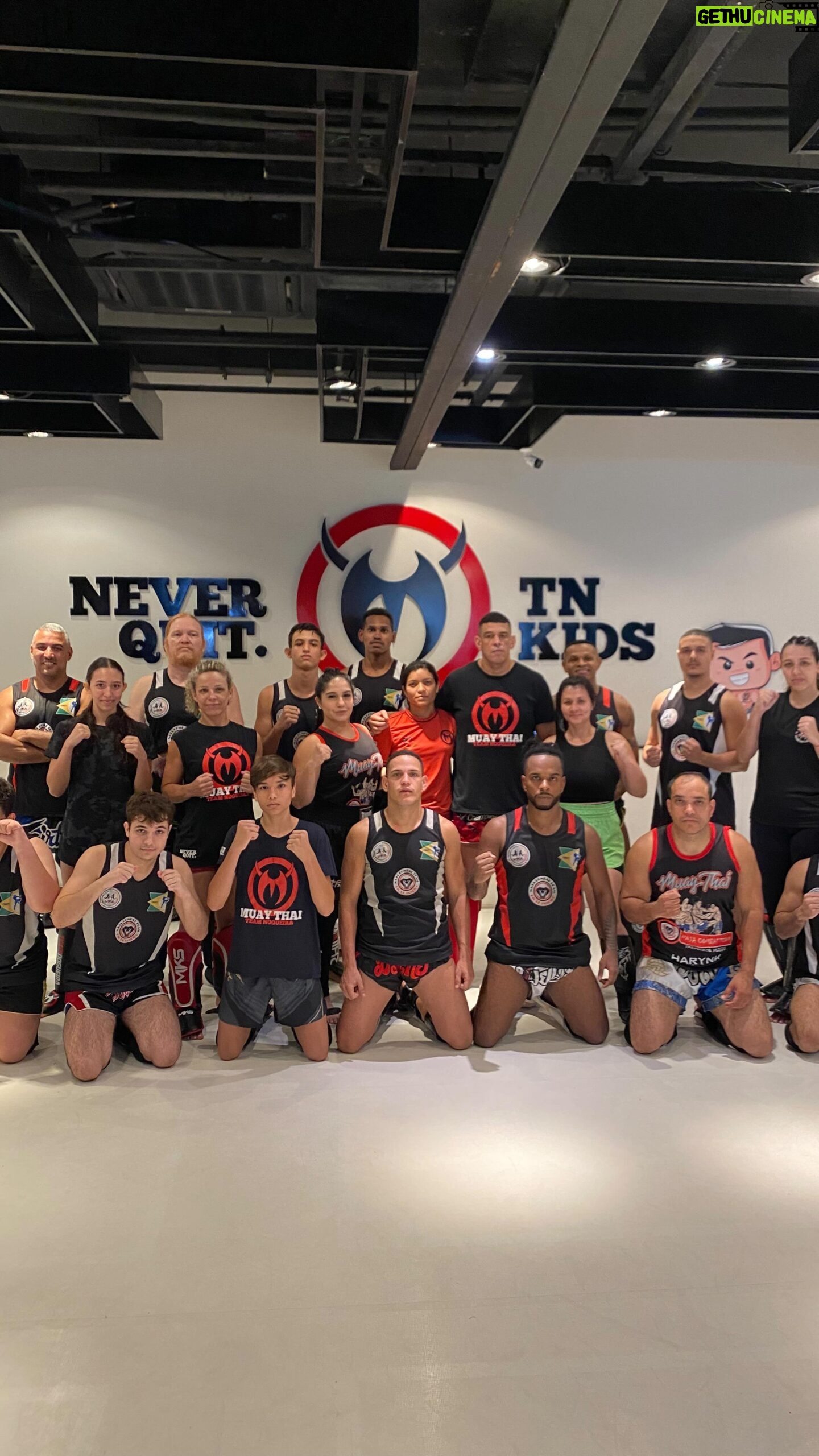 Antônio Rogério Nogueira - 192 Likes - No último sábado, nossa academia Team Nogueira recebeu um aulão incrível de Muay Thai com o mestre Musgo! 🥊✨
Obrigado a todos que participaram e deram seu melhor! Vocês fizeram deste evento um sucesso. 🙏🏼
Fiquem ligados: em breve teremos outro aulão especial. Juntos somos mais fortes! 💪🏼 #TeamNogueira #MuayThai #AulãoTeamNogueira