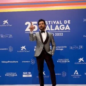 Antonio Velázquez Instagram - 25 años de cariño 🎂🥂💓
GRACIAS!!! @festivalmalaga #clausura2022 
@dypcomunicacion 🙏🏽
 📸 @davidgallardophoto 
 💇🏻 @mikvarez @yslbeauty 
#look 🎩 @portagomoda @carlopignatelliofficialpage 
💍 @kielleofficial @lomejordegranada