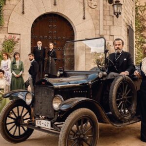 Antonio Velázquez Instagram - LA PROMESA 
Comenzamos!!!! 🎥🎬 Feliz de formar parte de esta maravilla. 😁❤️

La nueva serie de época de @bambuprodu capitaneada por @josepcisterrubio para @rtve
Gracias a  @leirayserrano por confiarme a Mauro ❤️

📸 @ordenpropia 
@miguelconde23 
@carcelen_mgmt 

@anagarcesd 
@maria_castro_jato 
@joaquincliment 
@enrique.fortun 
@andre_del_rio 
@alibercan 
@carmen_asecas 
@jordicol.l 
@evaolimba 
@manuel_regueiro 
@saramolina.d 
@arturosanchogarnica 
@carmenfloresactriz 
@paulalosadalie