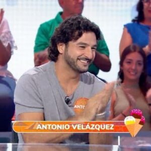 Antonio Velázquez Instagram - Esta tarde estaremos divirtiéndonos en @pasapalabra 🙃🤪