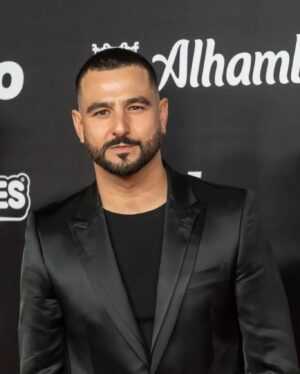 Antonio Velázquez Instagram - Gracias amiga @dulceida por querer que forme parte de esta tercera edición. 
Larga vida a los premios @premiosidolo 
@felixramirodesigner 🕺🏻💕