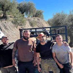 Antonio Velázquez Instagram - No todo va a ser postureo 😜🤪💪 #campo #campañaaceitunas #somosdepueblo 🫒