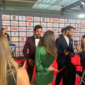 Antonio Velázquez Instagram - Noche de reencuentros ❤️🎬 🎥 
Gracias @premios_platino 
#totallook @portagomoda 
@laliga