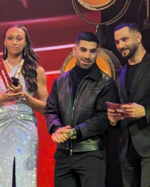 Antonio Velázquez Instagram - Gracias amiga @dulceida por querer que forme parte de esta tercera edición. 
Larga vida a los premios @premiosidolo 
@felixramirodesigner 🕺🏻💕