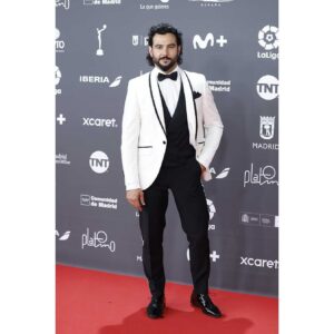 Antonio Velázquez Instagram - Un año más disfrutando de los @premios_platino de la mano de mi querido @felixramirooficial @felixramirooficial @yslbeauty #yslbeauty 
@davidcarreiro1 @ns_management_  @felixramirodesigner