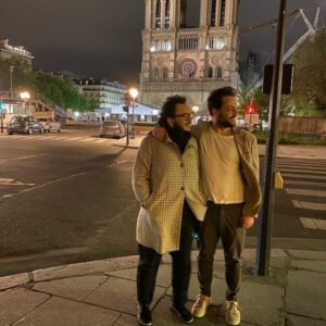 António Zambujo Instagram - Estávamos a olhar para câmara mas passou um cu maravilhoso e ficámos a olhar de ladecos. Homenagem a Notre Dame do Carmo que está no seu altar, todos lá vamos ajoelhar, e a cantar vamos rezar. #NotreDameNoComando