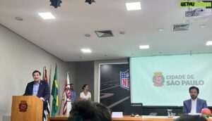 Antony Curti Instagram - Em evento aqui na Prefeitura de São Paulo, o VP internacional da NFL, Gerrit Meier, anunciou que no dia 6 de setembro o Green Bay Packers enfrentará o Philadelphia Eagles em São Paulo.  #NFL #NFLBrasil #NFLnaESPN