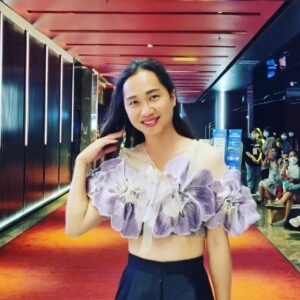 Anucha Boonyawatana Instagram - นี่ตั้งใจแต่งตัวจัดเต็มราวกลับมางานกาล่าฉายภาพยนตร์ เพื่อเป็นการให้เกียรติและขอบคุณแฟนคลับที่ร่วมจัดงานฉายซีรี่ส์ Not Me ในโรงภาพยนตร์ SFW ค่ะ