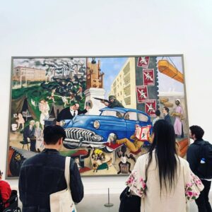 Anucha Boonyawatana Instagram - Tate Modern ณ หอศิลปะร่วมสมัยที่ลอนดอน นุชี่ก็ชวนโอบไปเดินดูงาน conceptual art ต่างๆ 

นุชี่ : เอิ่ม.. นี่คืออะไรคะ
โอบ : มันคืองานศิลป์
นุชี่ : จบค่ะ

งานที่หอศิลป์นี้ บางชิ้นเหวอแดกมากค่ะ การ curate มีความกล้า แต่ชิ้นไหนไม่อินก็เดินผ่านไปค่ะ ไม่ต้องแอคคูล ก็ต้องมีงงบ้างอะไรบ้างนะคะโอบ 

นุชี่ชอบงาน instalation ที่เอาบันไดช่างกับของจุกจิกบ้าๆ บอๆ มาจัดวางมากเลย แต่โอบไม่อินค่ะ นางชอบงาน surrealism มากกว่า 

ปกติบางเดือนตรงโถงกลางหอศิลป์จะมีงาน instalation ปฏิมากรรมอลังการๆมาตั้ง แต่วันนี้ไม่มีค่ะ อดดู..

ว่าจะจองตั๋วไปดูงานของป้าลายจุด Kusama Yayoi แต่ตั๋วเต็มไปหลายเดือน ก็อดอีก..

เดินเหวอกันไป 2-3 ชม. ก็ไปนั่งพักที่ร้านอาหารเมาท์มอยกันต่อ จบทริปค่ะ 🙄

ขอบคุณ @junewatsamon  ที่มาเดินเที่ยวด้วยกันและถ่ายภาพให้ค่ะ ใครมาลอนดอนอยากได้ภาพสวยๆ และเพื่อนเดินเที่ยว ติดต่อน้องได้เลยนะคะ
