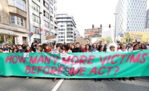 Anuna De Wever Instagram - 📢 School strike tomorrow! Who's with me? 

There's no point in sitting in a classroom on an unlivable planet. It's about time policy-makers understood that. 

Let's make it impossible for them to ignore us any longer. 

📆 22/10/2021 - 12:00u 
📌 Ghent (stadshal) & Louvain-La-Neuve (Grand-Place) - more info on our Facebook page. 

@youth.for.climate @fridaysforfuture