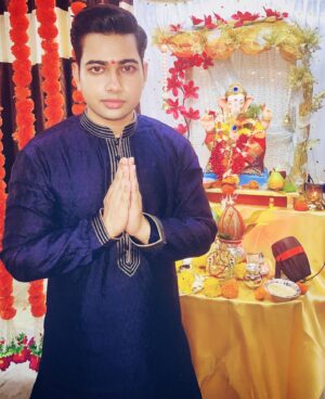 Anusheel Chakrabarty Instagram - ꫝꪖρρꪗ ᧁꪖꪀꫀડꫝ ᥴꫝꪖ𝕥ꪊ𝕣𝕥ꫝⅈ ❤️🙏

.
.
.
.
Pic Courtesy: @nowshowing_starj 👆👌👍
.
.
.
.
#ganpati #ganpatibappamorya #ganpatibappa #ganpatifestival #ganpati_bappa_morya #mumbaiganpati #ganpatibappamorya_ #ganpativisarjan #mum_ganpati #ganpatidecoration #ganpati_pic #ganpatipule #undanganpati #ganpatiphotography #puneganpati #ganpati_bappache_sundar_rup #ganpatibappamoriya #ganpatibappamorya_official #sanskaribalak #kalachowkichamahaganpati #ganpatidarshan #dagdushethganpati #ganpati2021 #ganpaticlickart #mumbai_ganpati_official #ganpatibappamoraya #ganpatibapamorya #mahaganpati