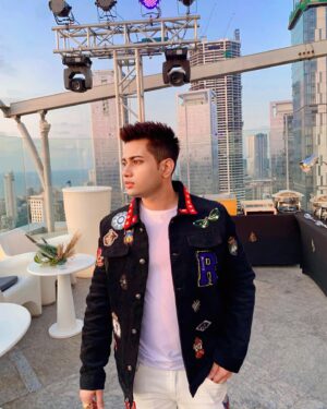 Anusheel Chakrabarty Instagram - 𝐃𝐨𝐰𝐧𝐭𝐨𝐰𝐧 𝐍𝐚𝐚𝐡 ! 𝐢𝐭’𝐬 𝐨𝐮𝐫 𝐓𝐢𝐧𝐬𝐞𝐥 𝐓𝐨𝐰𝐧 🏙

⭑

⭑

⭑

⭑

⭑

#tinseltown #photography #mumbai #city #anusheelchakrabarty #actor #bollywood #architecture #art #photooftheday #skyscrapers #love #instagood #fashion #india  #music #winter #realestate #worli #worliseaface #citylife #cityscape #urban #bhfyp