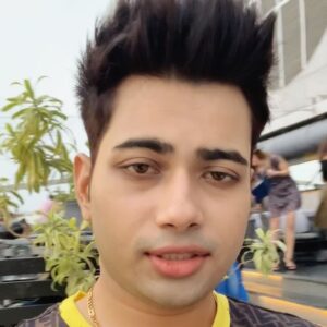 Anusheel Chakrabarty Instagram - 🅱🅴🅰🆄🆃🆈 🅸🆂 🅸🅽 🆃🅷🅴 🅴🆈🅴 🅾🅵 🆃🅷🅴 🅱🅴🅴🆁 🅷🅾🅻🅳🅴🆁..😜
⭑

⭑

𝐂𝐥𝐢𝐜𝐤𝐞𝐝 𝐛𝐲 📸 : @imtiyaz_ahmed_official 

⭑

⭑

𝐎𝐮𝐭𝐟𝐢𝐭𝐬 👕👖: @fendi 

#chillout #chill #relax #beer #instabeer#coronabeer #beertime #beertography #fendi #fenditshirt #love #nature #summer #photography #weekend #ambient #chillvibes #instagood #goodvibes #dj #chilloutmusic #photooftheday #chilling #sunset #happy #hiphop #indianboy #india #mumbai #fourseasonshotel