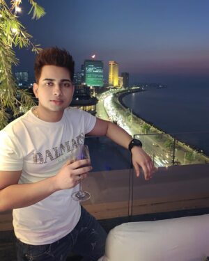 Anusheel Chakrabarty Instagram - ησт ωιηє-ιηg αвσυт тнιѕ νιєω....🍷😉
.
.
#wine #winelover #vino #winetasting #winelovers #winetime #instawine #winestagram #redwine #winery #vin #wineoclock #sommelier #vinho #love #winelife #instagood #nightphotography #moon #light #nightlife #me #dark #anusheelchakrabarty #actor #bollywood #mumbai #india #italy #bhfyp