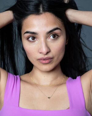 Anya Banerjee Instagram - August already?! 🫶🏽

📸 @lesliehassler 
💄 @julietjane