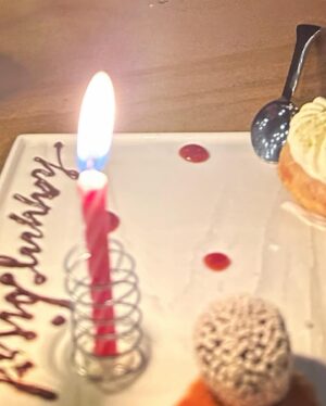 Anya Banerjee Instagram - 🤌🏽🥗🎂