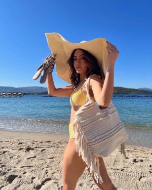 Anya Singh Instagram - ☀️🤍

#beachlife #summer #beachbody